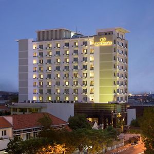 Hotel Santika Pandegiling - Surabaya